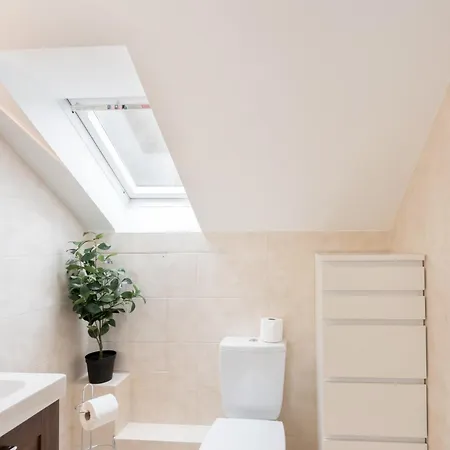 Welcoming 4bd House With Garden In