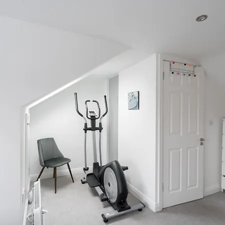 Welcoming 4bd House With Garden In