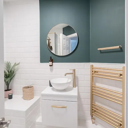 Lägenhet Welcoming 4bd House With Garden In *