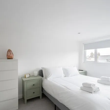 Welcoming 4bd House With Garden In * Dublin