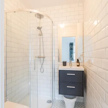 Lägenhet Welcoming 4bd House With Garden In *