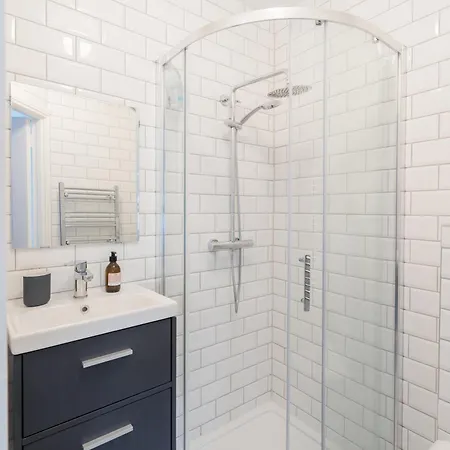 Welcoming 4bd House With Garden In * Dublin