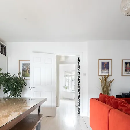 Welcoming 4bd House With Garden In