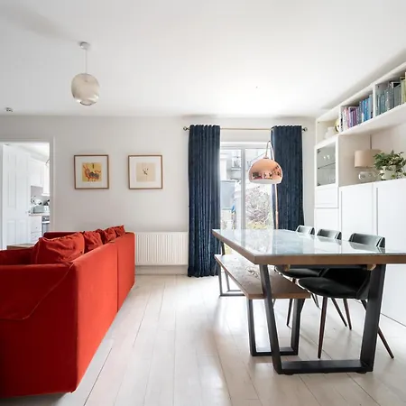 Welcoming 4bd House With Garden In Lägenhet *