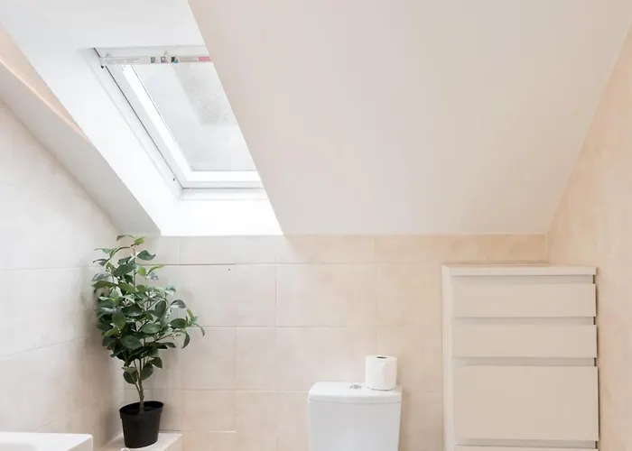 Welcoming 4bd House With Garden In