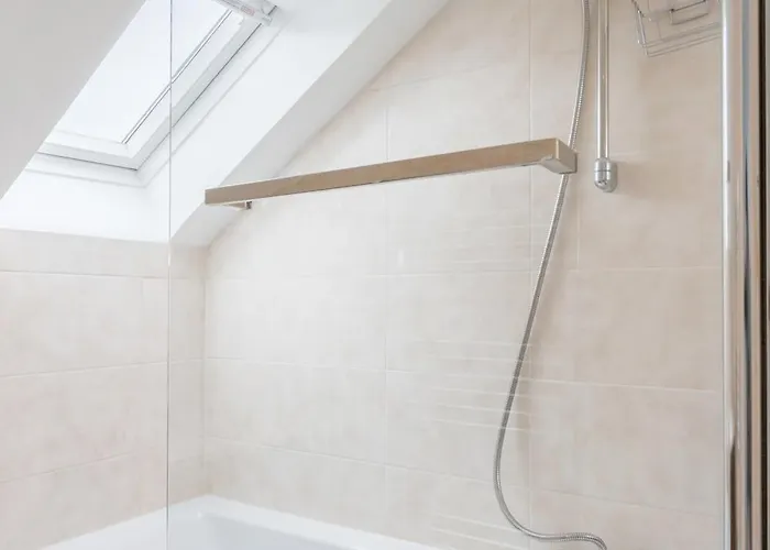 Apartament Welcoming 4bd House With Garden In