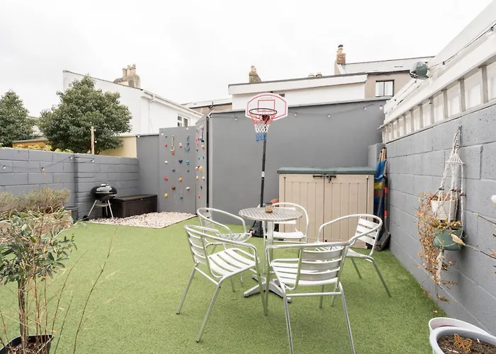 Welcoming 4bd House With Garden In Dublin