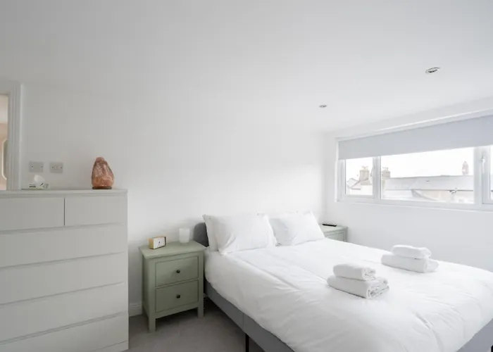 Welcoming 4bd House With Garden In * Dublin