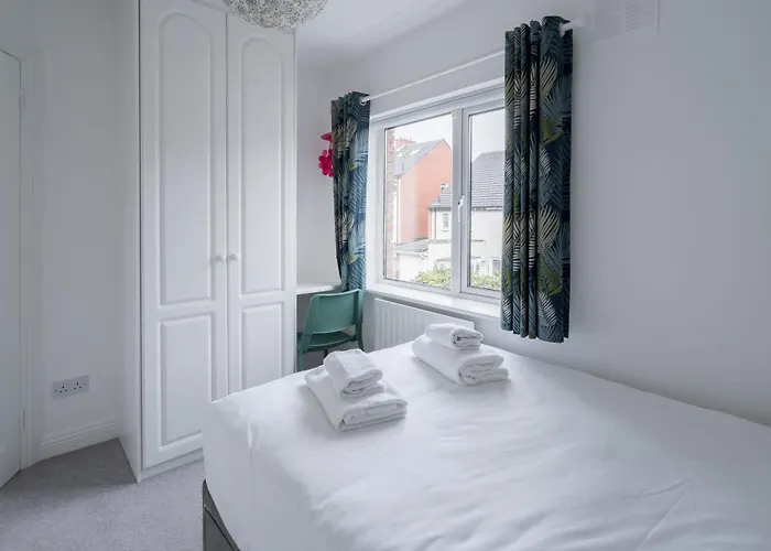 Welcoming 4bd House With Garden In Apartament