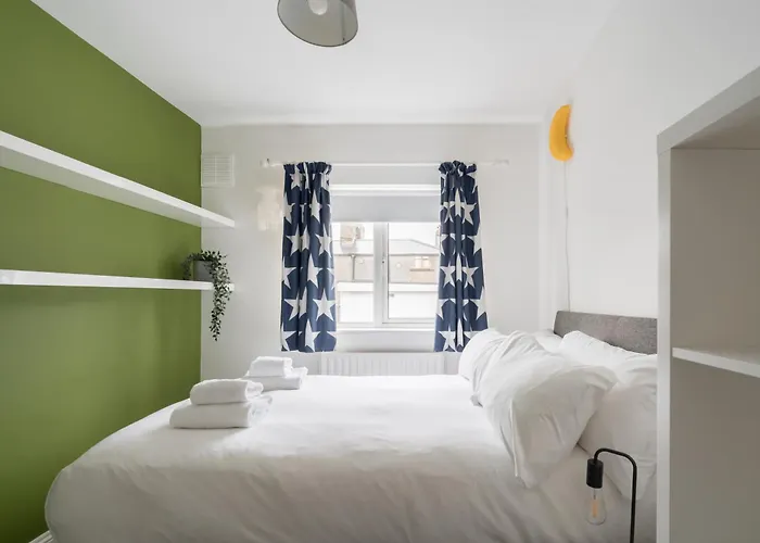 Apartament Welcoming 4bd House With Garden In