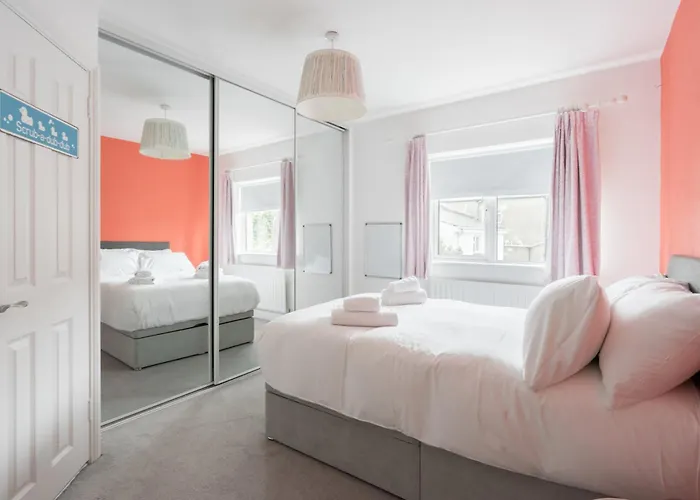 Welcoming 4bd House With Garden In Apartament *