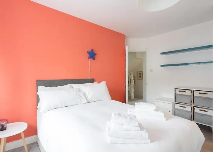 Welcoming 4bd House With Garden In Apartament