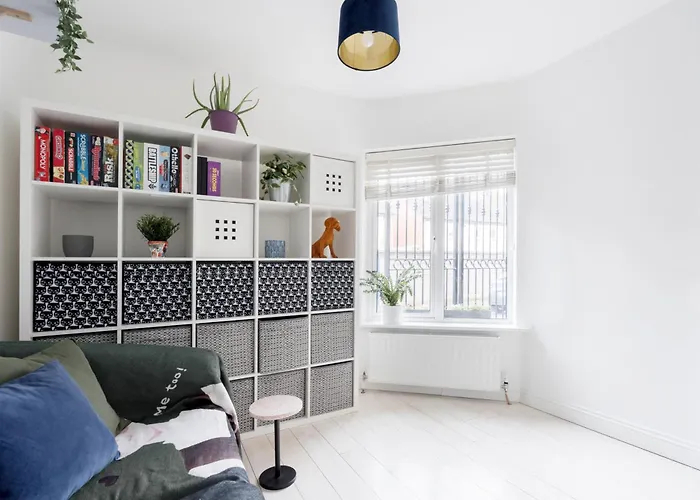 Apartament Welcoming 4bd House With Garden In