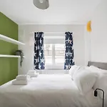 公寓 Welcoming 4bd House With Garden In