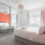 Welcoming 4bd House With Garden In 公寓 *
