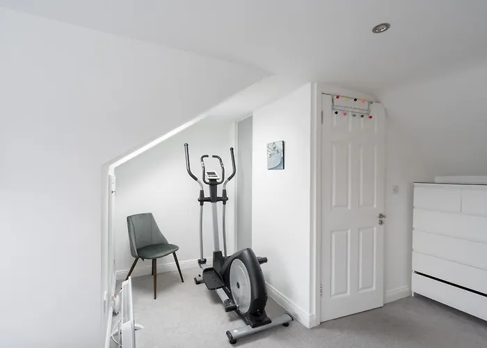 Welcoming 4bd House With Garden In