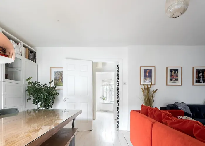 Welcoming 4bd House With Garden In