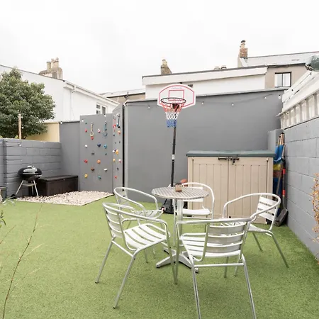Welcoming 4bd House With Garden In Dublino